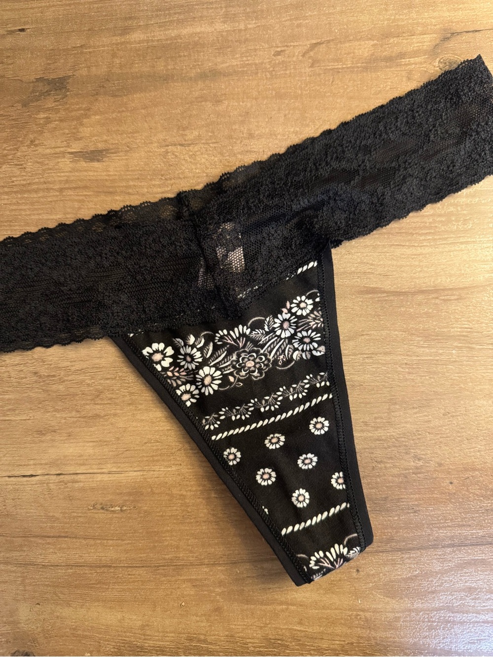 NWT Lace Thong with Floral Pattern from Victoria’s Secret - Picture 2 of 6